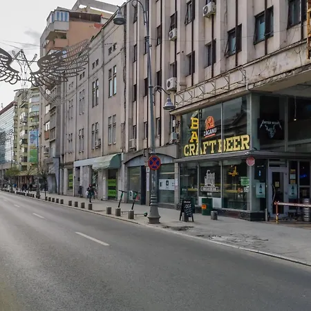 Victoriei Yellow Apartment